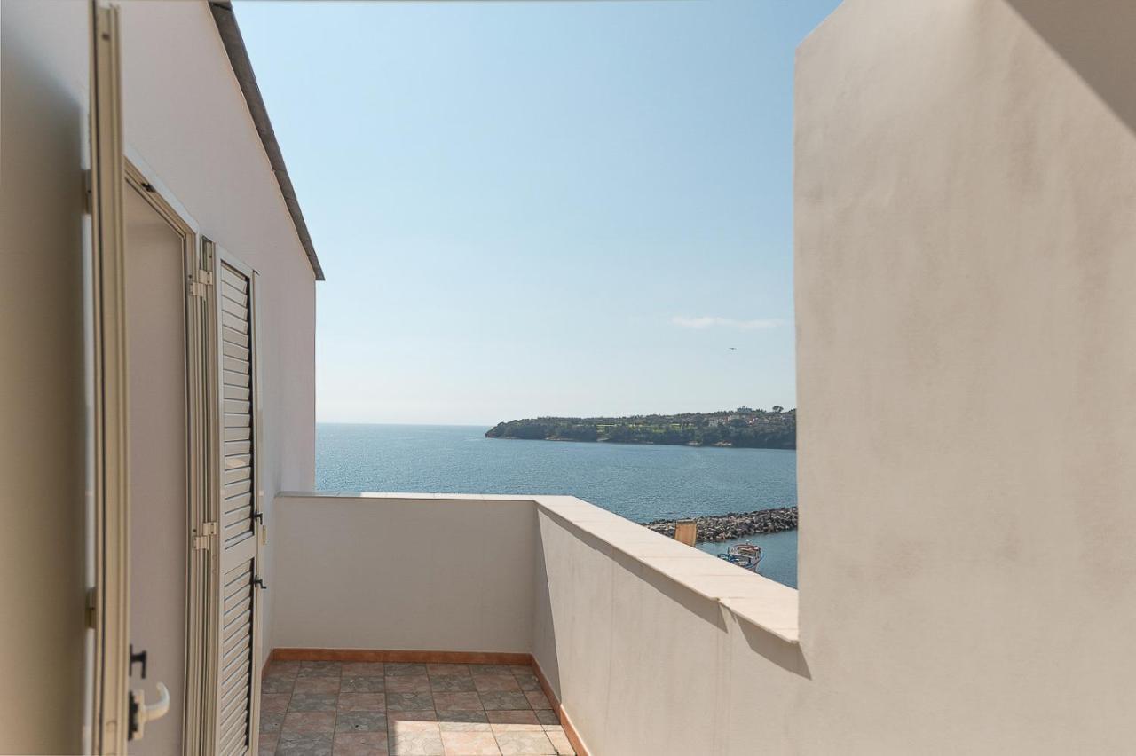La Procidana House - Corricella Exlusive Terrace Villa Bagian luar foto