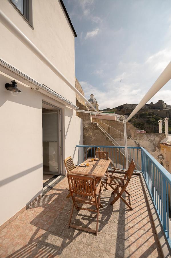 La Procidana House - Corricella Exlusive Terrace Villa Bagian luar foto